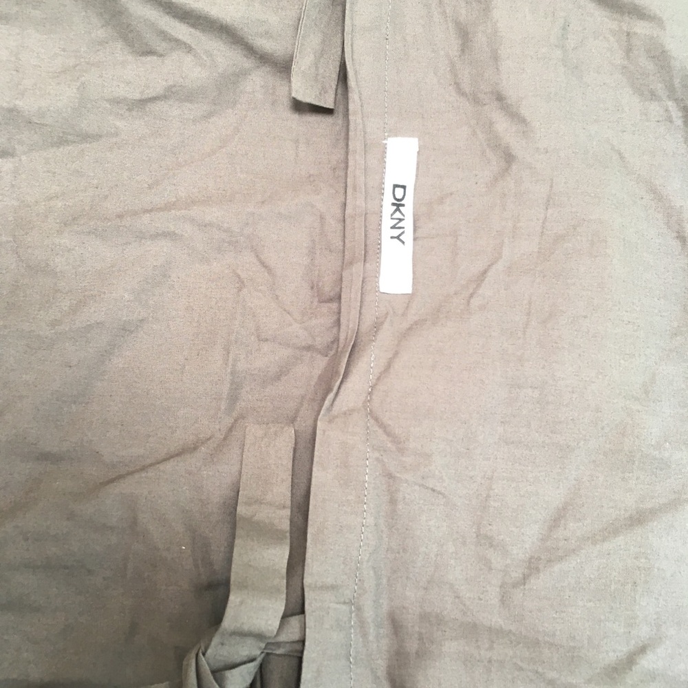 DKNY SET OF 2 European Sham. Gray 26x26” sq, gathered ruched. Tie backs in back. - Picture 5 of 5